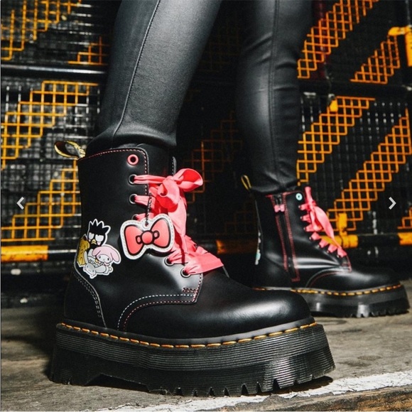Dr. Martens Jadon Hello Kitty Friends Leather Platform Boots Black US 7 NIB